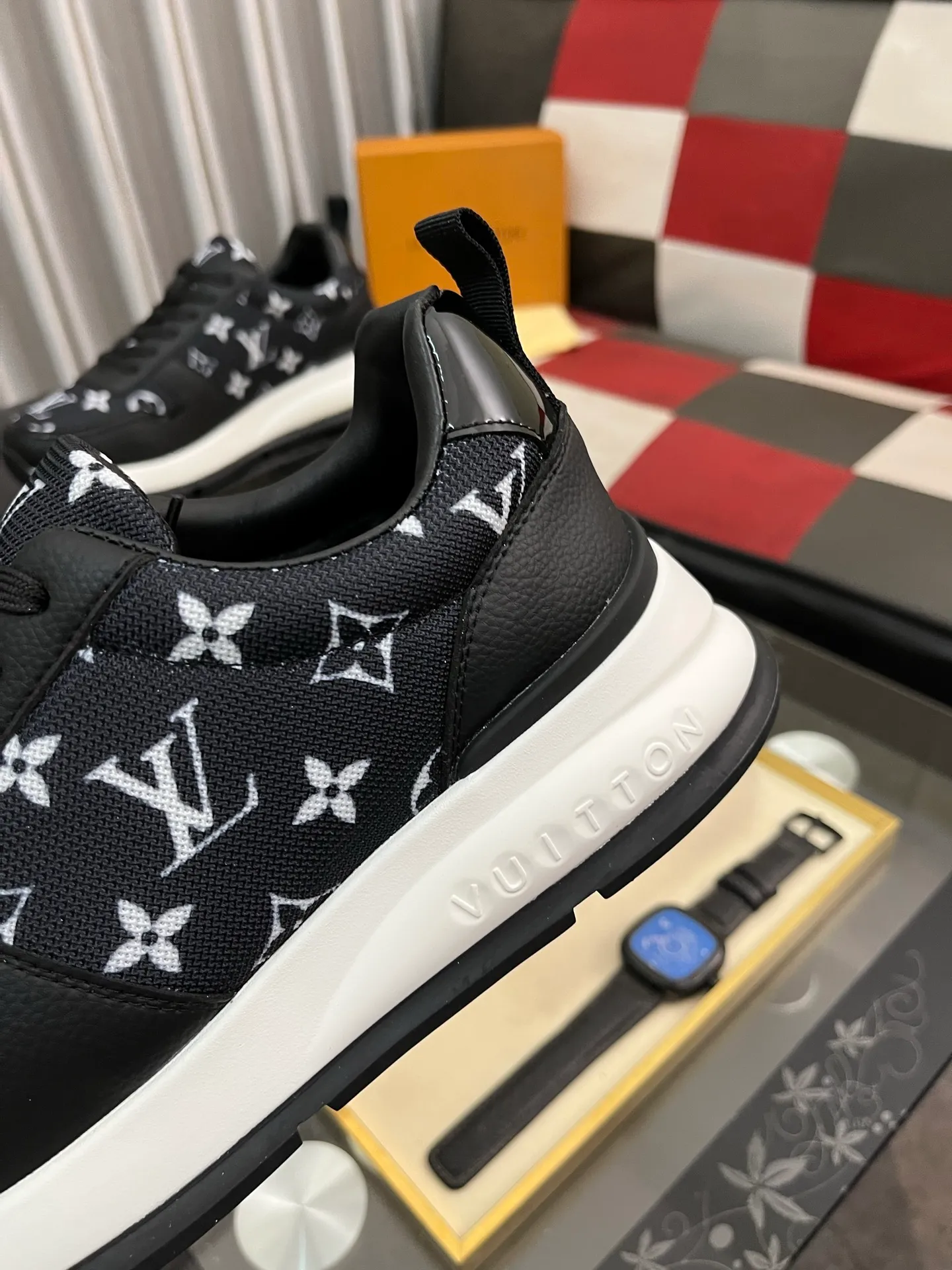 Men's men's shoes💰458⌚️⌚️ Loui* Vuitto* - Louis ** donkey's new color men's trainer sneakers, this LV Trainer sneaker is made of calfskin and breathable mesh, showing pure colors, the #54 logo on the back traces the brand's birth in 1854, the designer's handwritten brand logo embellishes one side, virgil Designed by abloh himself, it is a very commemorative sneaker. The new LV Louis Vuitton loui* vuitto* trainer sneaker low casual sports culture versatile basketball sneaker. Size: 38-444️⃣Colors available